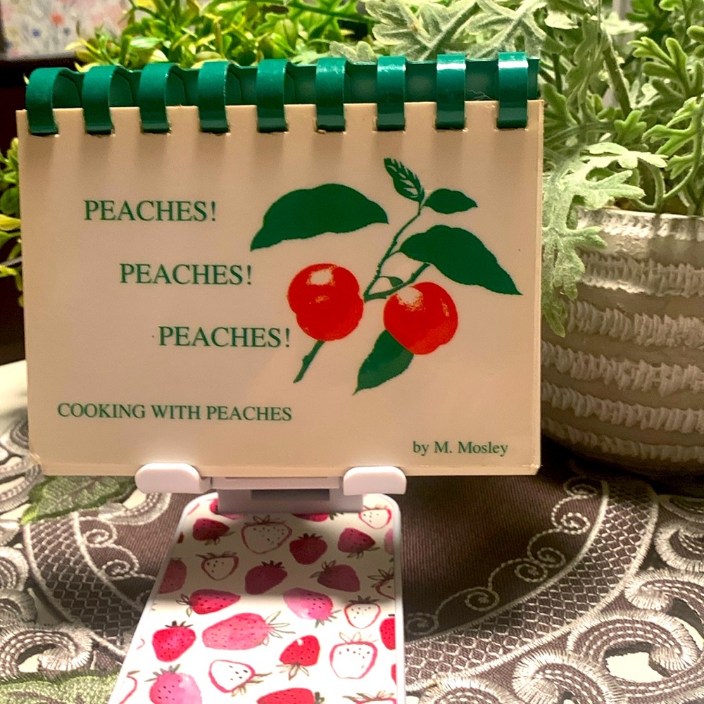 Peaches! 🍑 Peaches!🍑 Peaches!🍑 Cookbook…169 pages of recipes in binder book.NWOT
